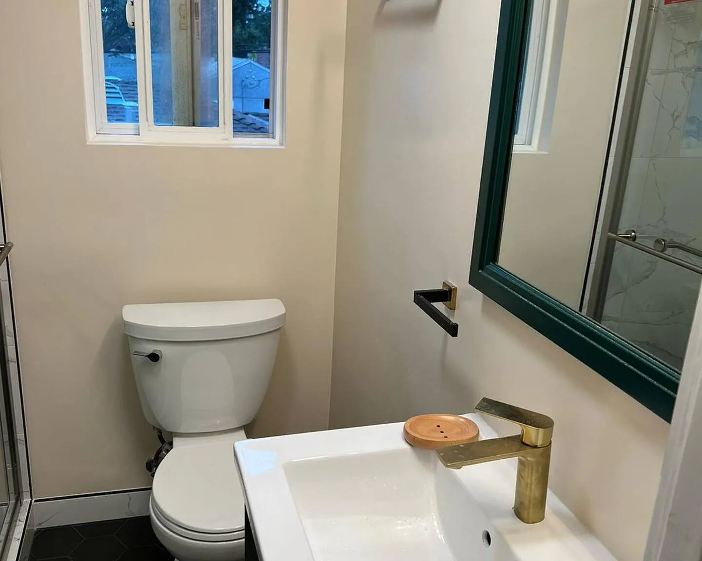 8 bed, $1,800 — Photo 4