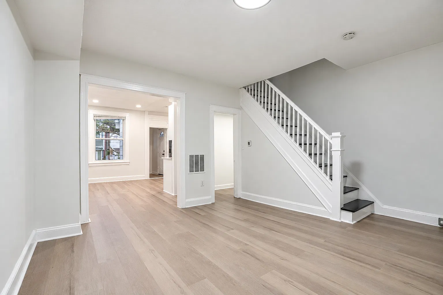 4 bed, $1,800 — Photo 4