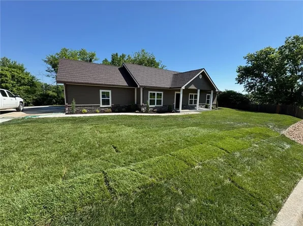 507 SE Division Rd, Knob Noster, MO 65336