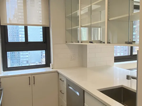 347 West 57th Street image 6 of 27