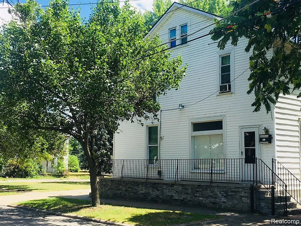 111 Kibbee St photo 1