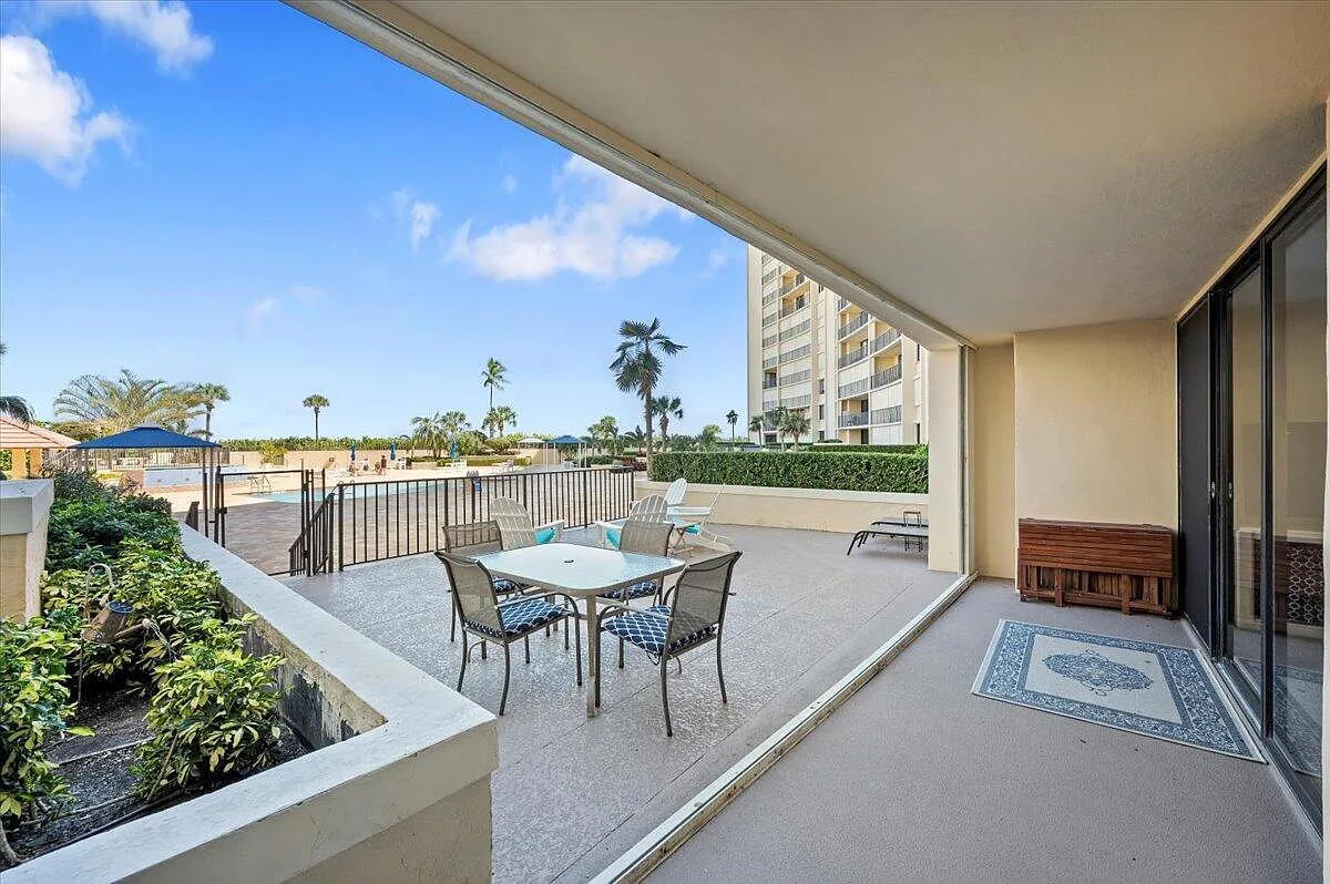 2 bed, 2.0 bath, 1170 sqft, $8,000 — Photo 3