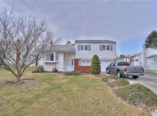 1949 Rockingham Dr, Bethlehem, PA 18018