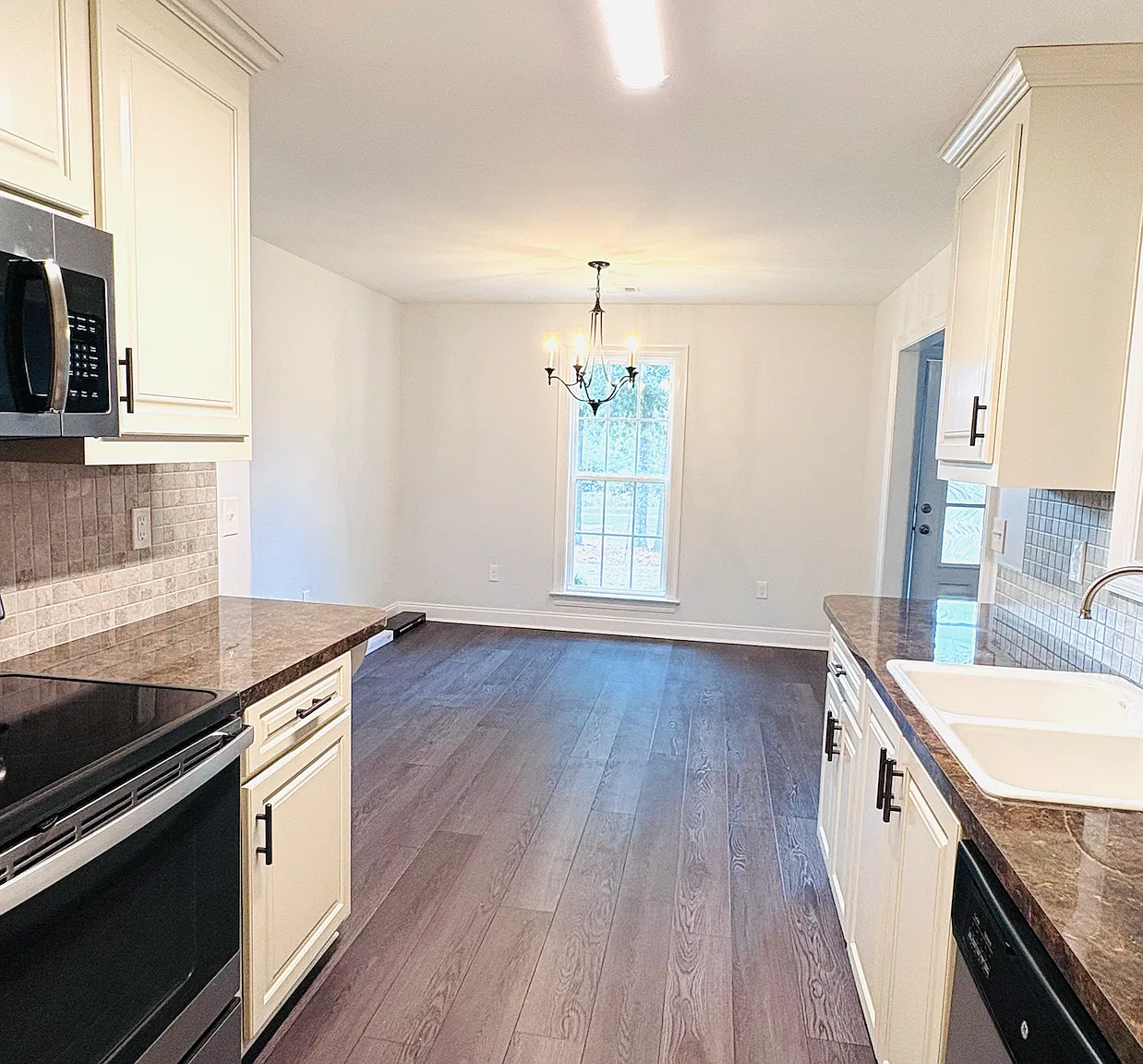 3 bed, 1574 sqft, $1,850 — Photo 3