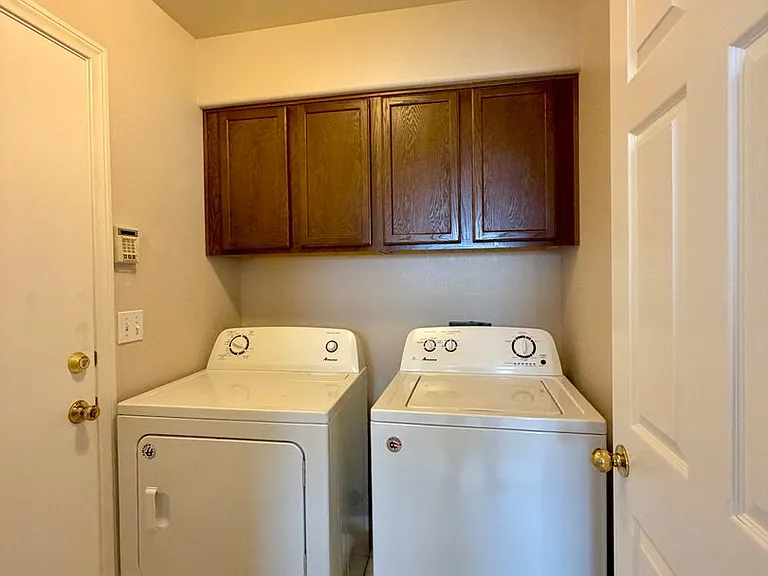 8346 Fame Ave — Photo 12