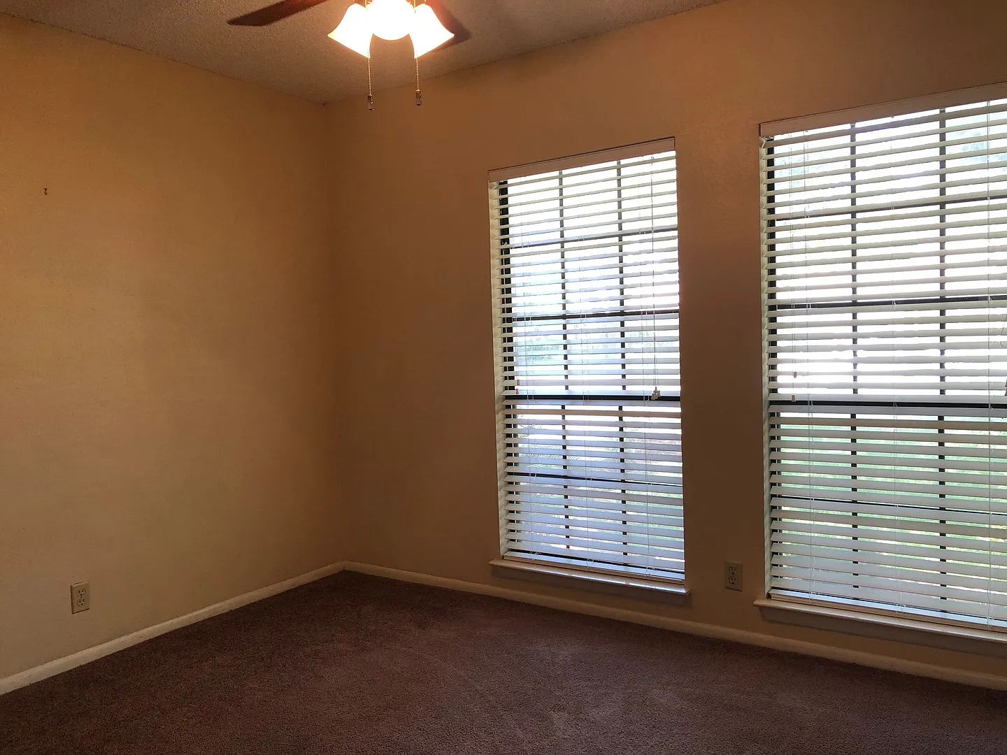 3 Bedroom 2 Bathrooms located in Country View Subdivision — Photo 3