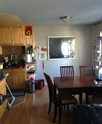 4th image of 152 Saint Marks Ct