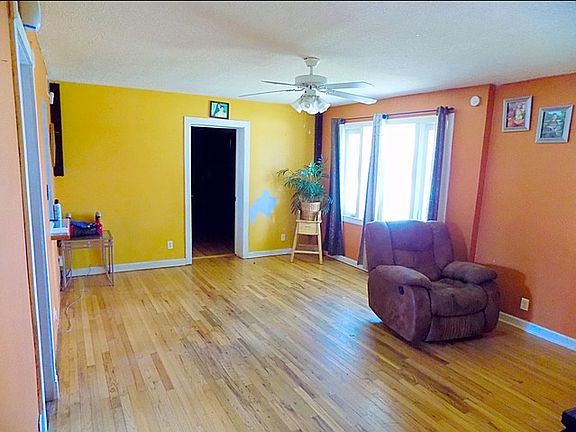 4th image of 132 Alvin Ave