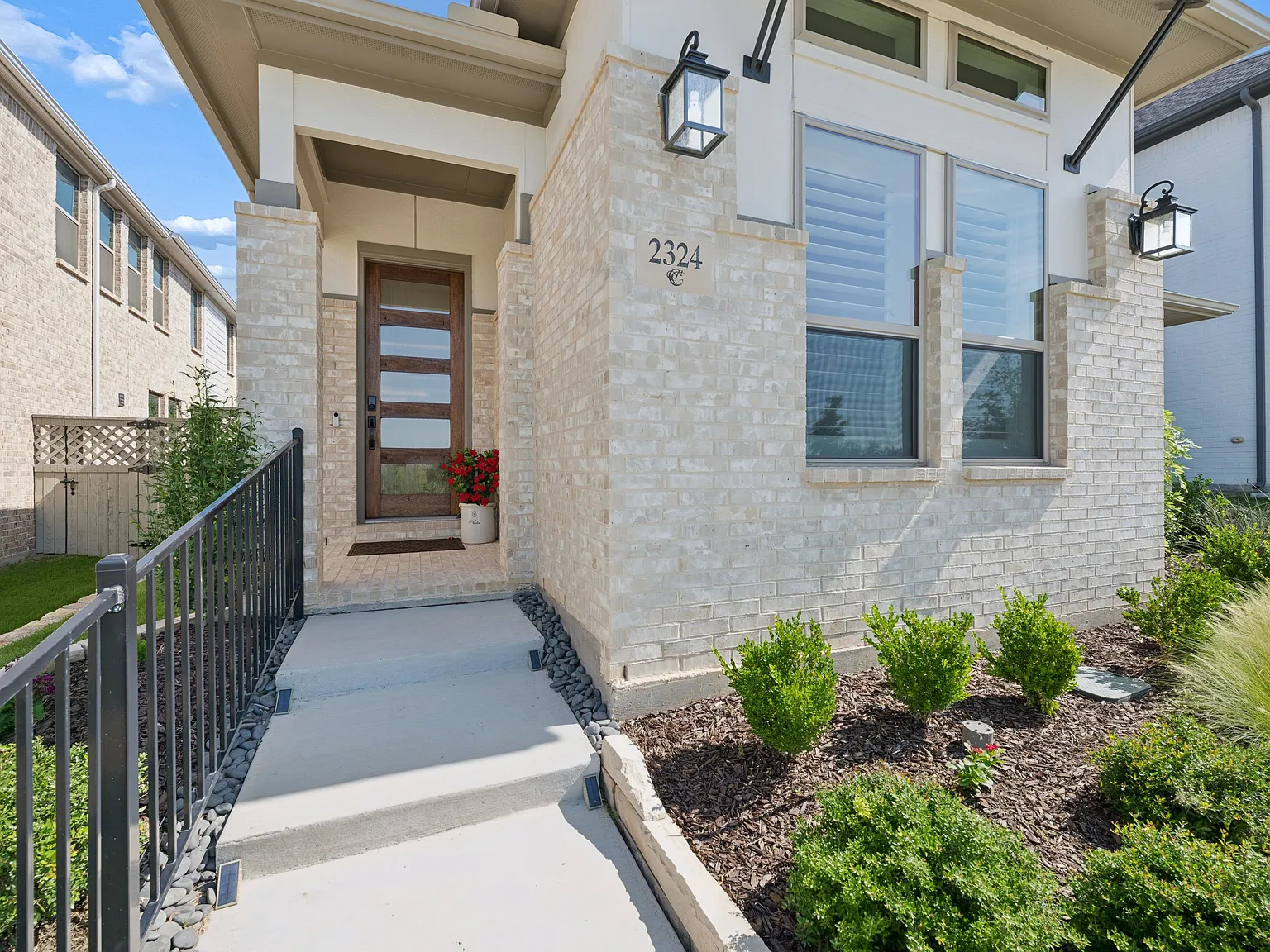 3 bed, 1758 sqft, $3,400 — Photo 2