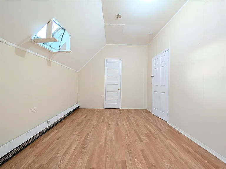 107 Catherine St — Photo 34
