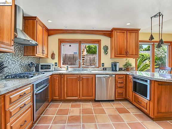 2nd image of 4280 Thornhill Way