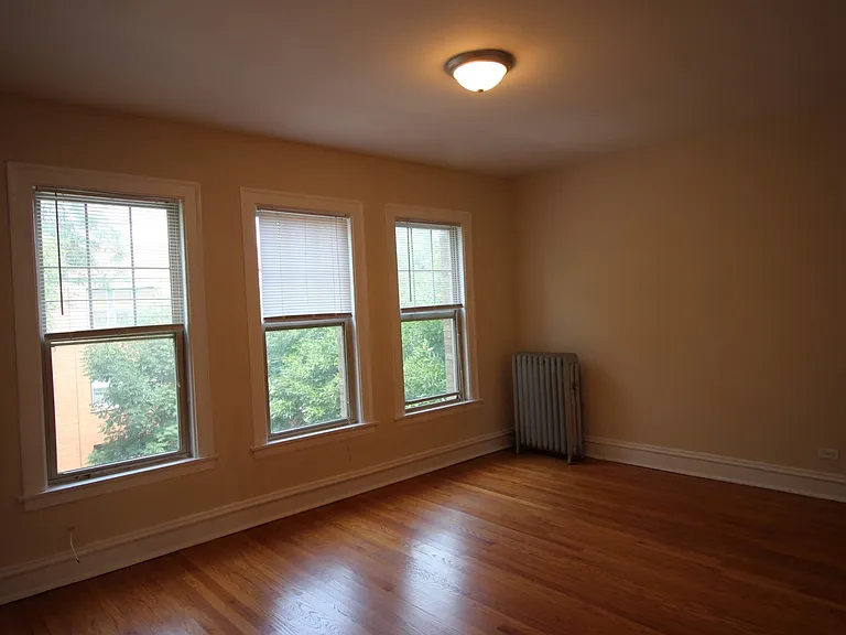 2337 W Rosemont Ave — Photo 1