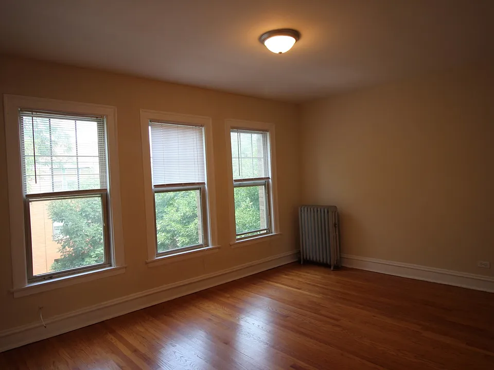 2337 W Rosemont Ave