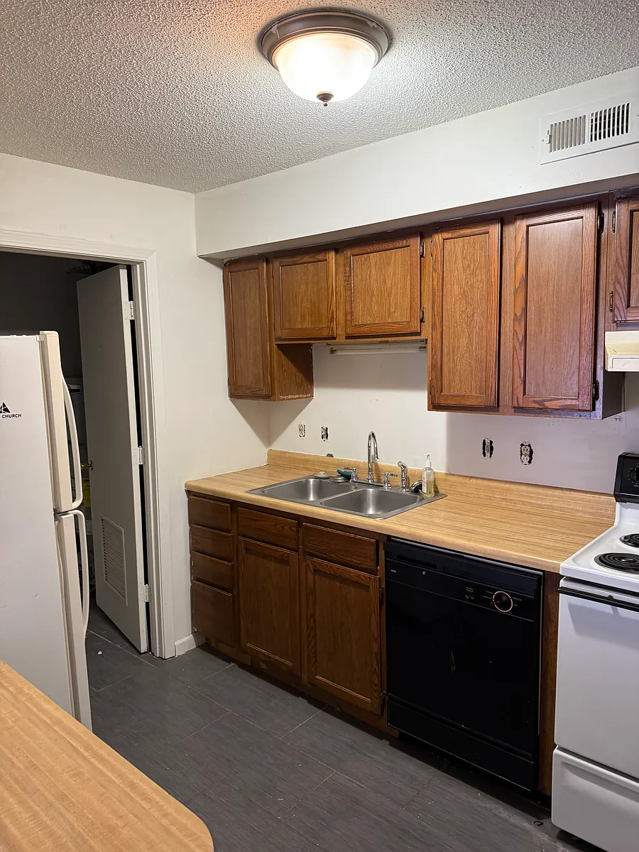 Building Photo - 502 Columbia Dr #E