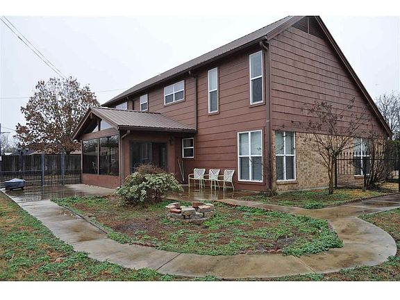 3rd image of 803 W 11th St