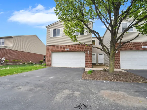 16560 Willow Walk Dr, Lockport, IL 60441