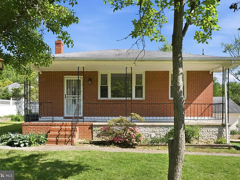 2301 Bayside Dr — Photo 1