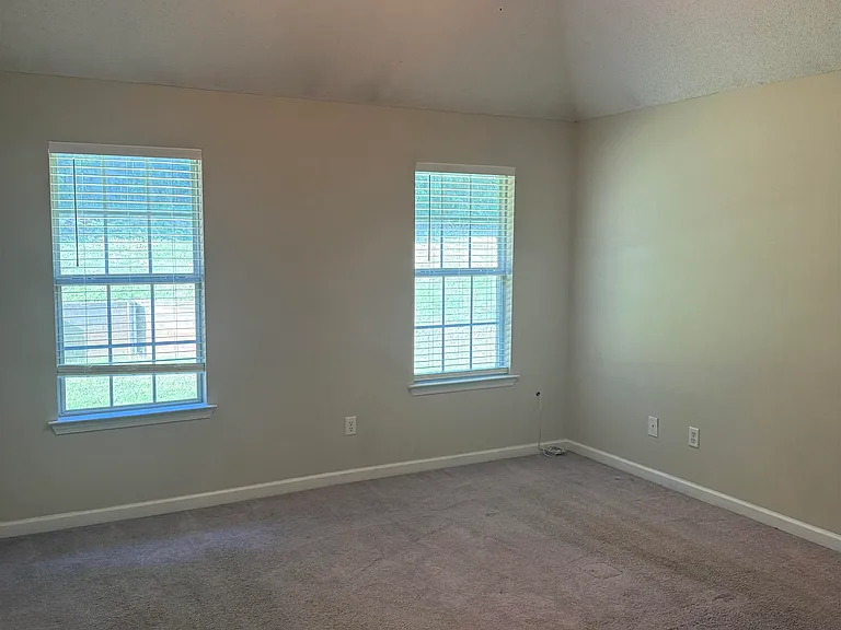 10389 Redmond Dr — Photo 2