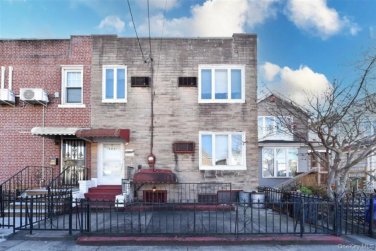 222 Avenue V photo 1