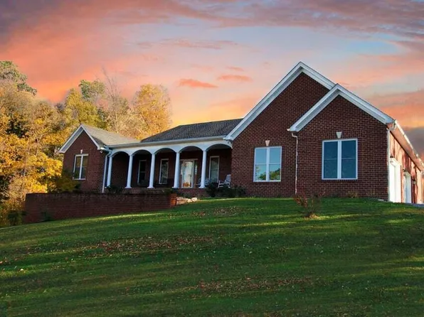 1202 Terrace Dr, Salem, VA 24153