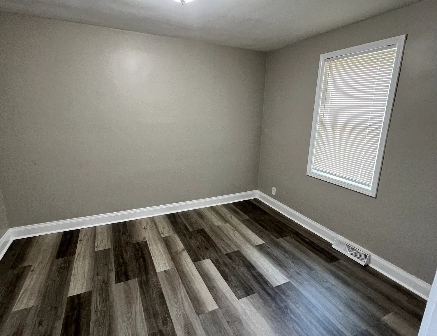 3 bed, 952 sqft, $1,350 — Photo 4