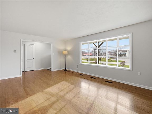 5th image of 2953 Philadelphia Ave