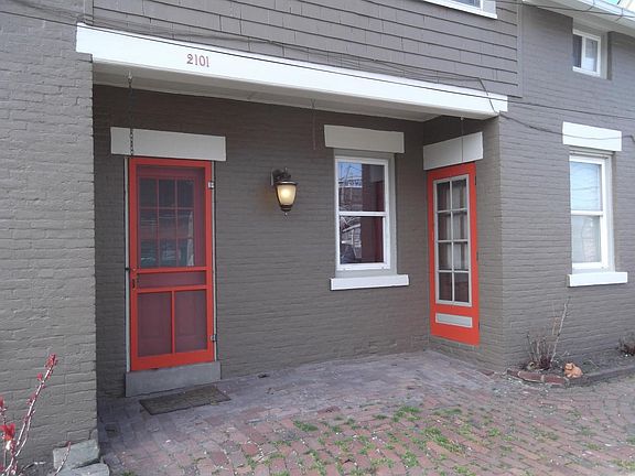 Side entrance on Chatham