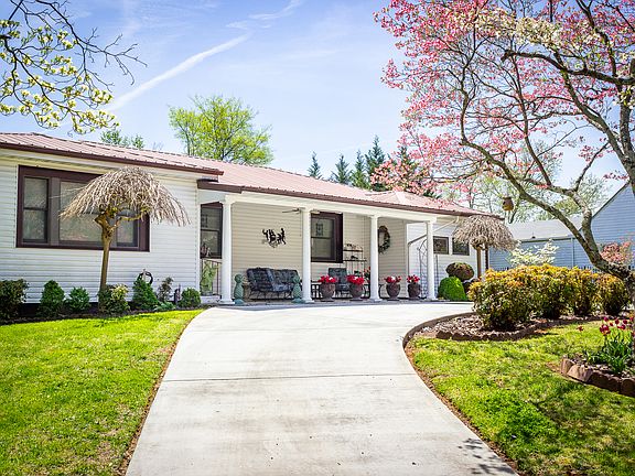4th image of 1505 Country Club Dr