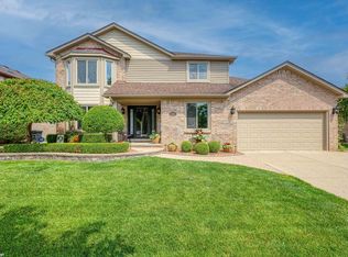 52691 Stag Ridge Dr, Macomb, MI 48042