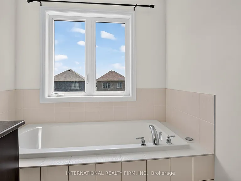 240 Ridley Cres — Photo 25