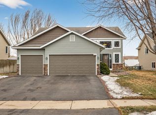 216 Arabian Ave W, Shakopee, MN 55379