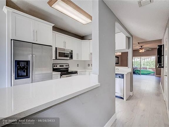 3rd image of 8231 San Carlos Cir