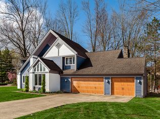 239 Woodedge Cir E, Powell, OH