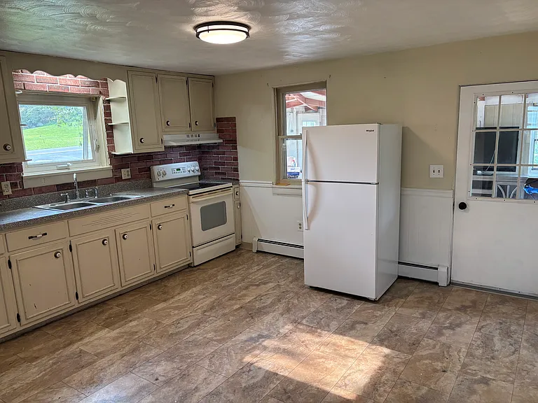 644 Vine St — Photo 6