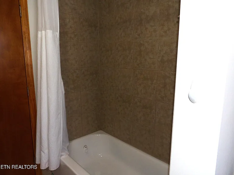 18 Sandra Ln — Photo 11