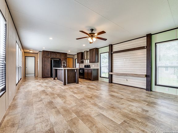 3rd image of 300 Sombra Dr