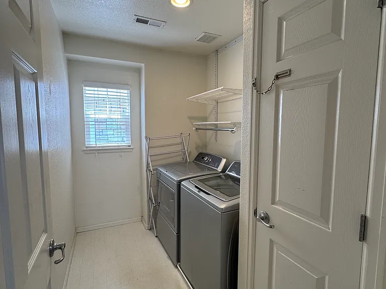 11939 Bolton Dr — Photo 10