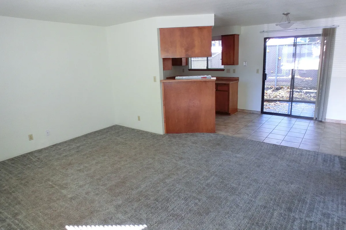 Building Photo - 444 NE Silverwood Pl