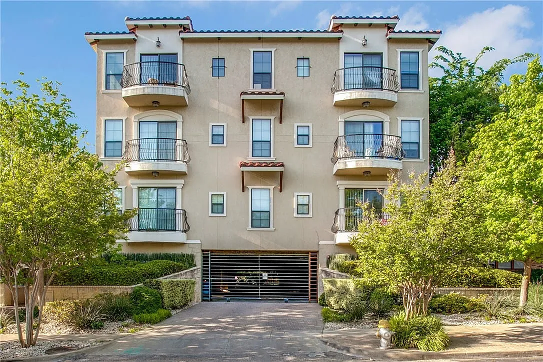 3 bed, 3.0 bath, 1754 sqft, $3,200 — Photo 1