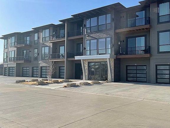 Tower B Single Heated Garage