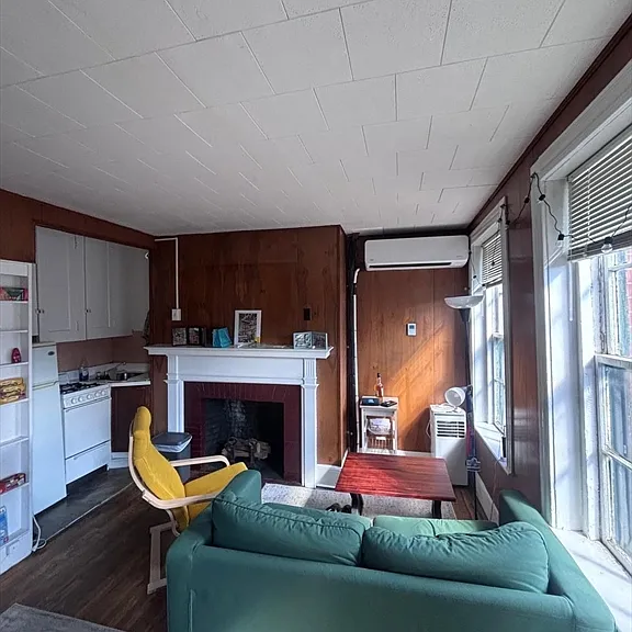 85 Phillips St #7 — Photo 2