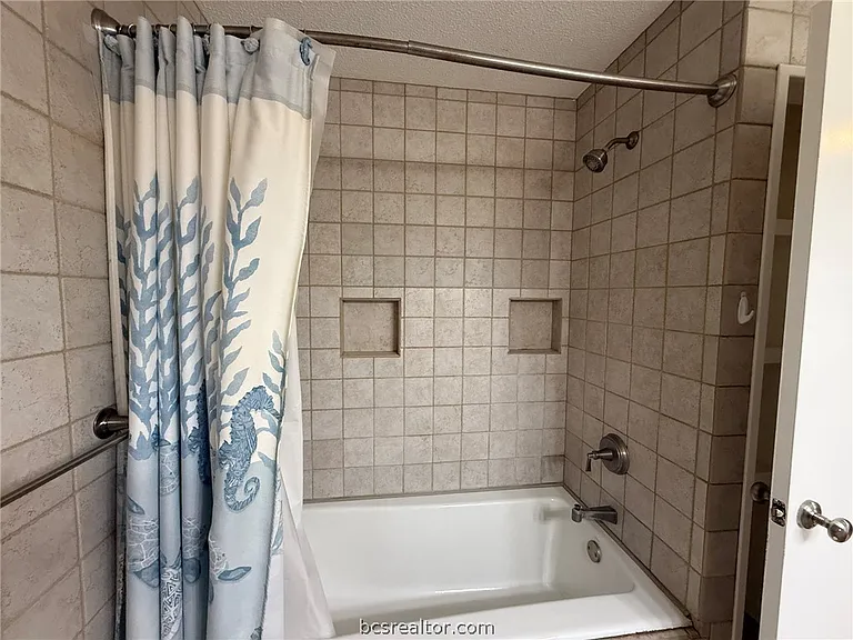 408 Brookside Dr W — Photo 19