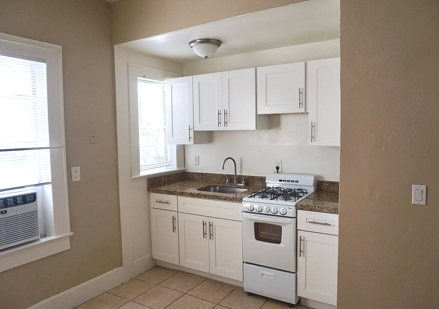 Apache Trail Apartments — Photo 4