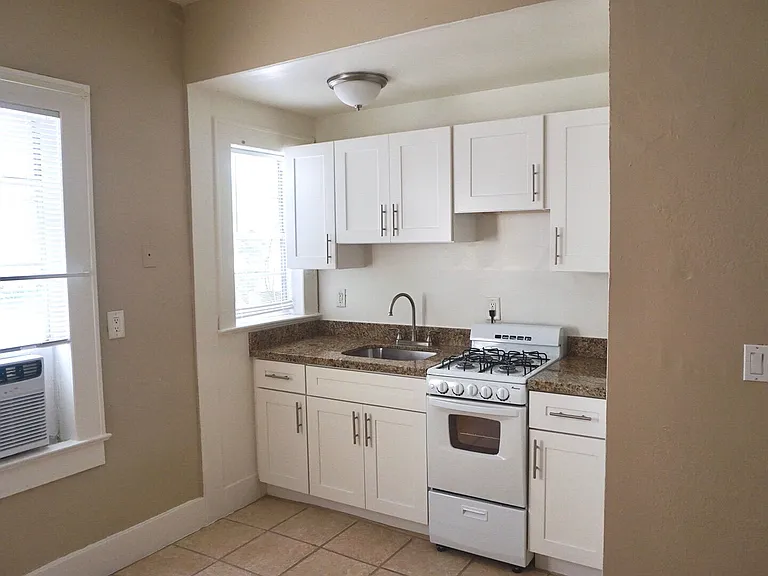 Apache Trail Apartments — Photo 4