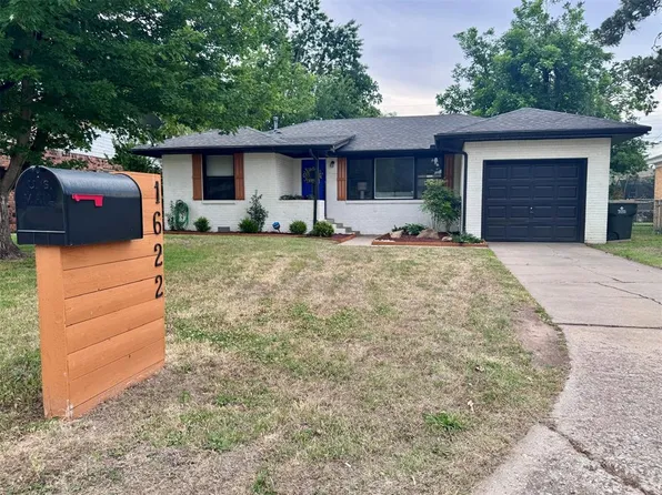 1622 Oxford Way, The Village, OK 73120