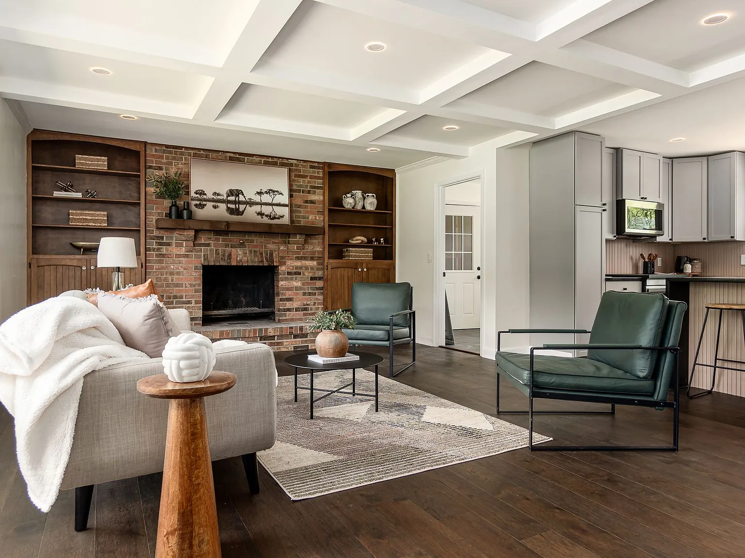 London Property — Photo 3