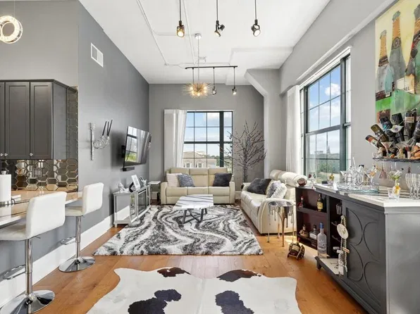 1201 Canal St APT 452, New Orleans, LA 70112