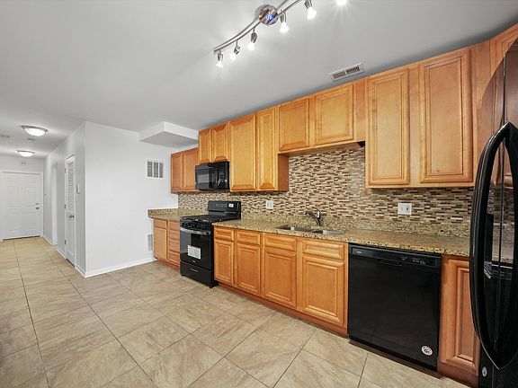 3rd image of 3343 W Warren Blvd Unit 1