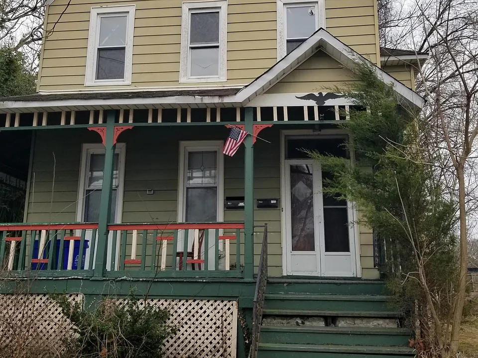 5732 Main St