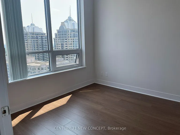 7 Kenaston Gdns E #Penthouse 01-01 — Photo 3